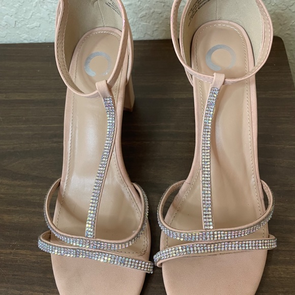 Journee Collection Denali Nude Sequin Beaded Pump - Picture 5 of 7